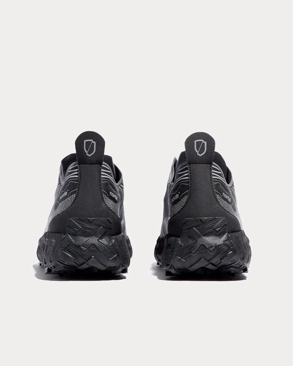 001 G ® Spike Black Running Shoes