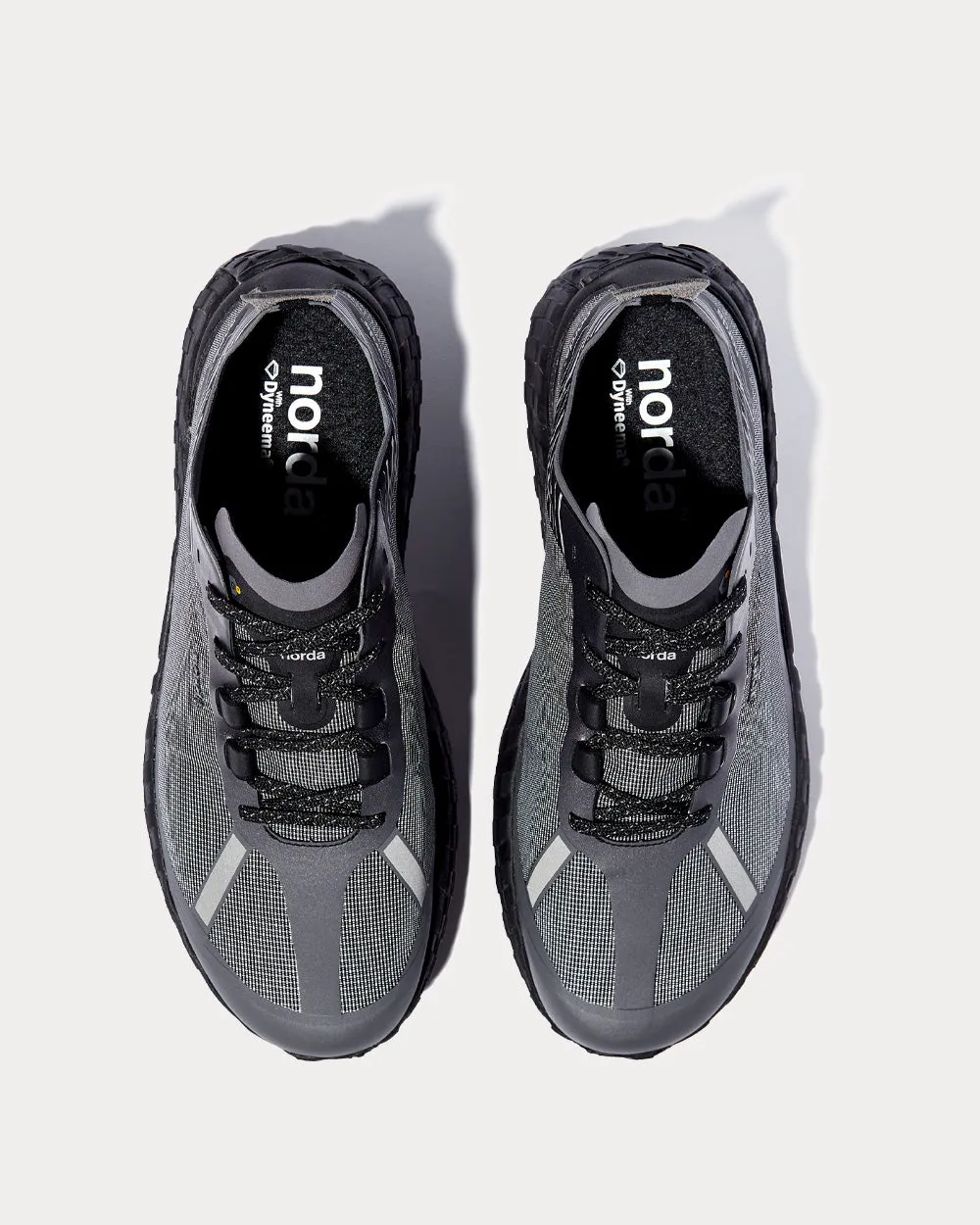 001 G ® Spike Black Running Shoes