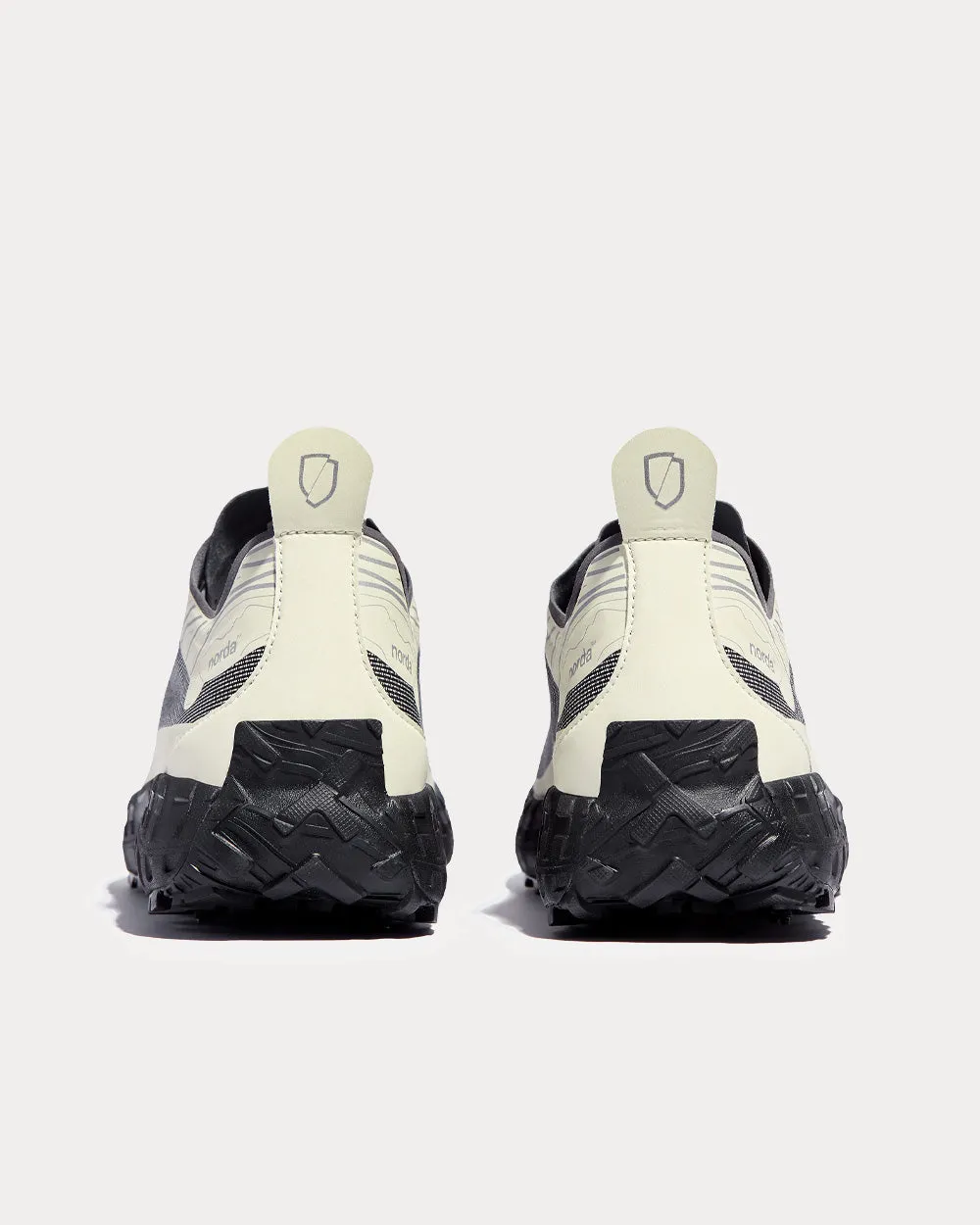 001 G ® Spike Bone Running Shoes